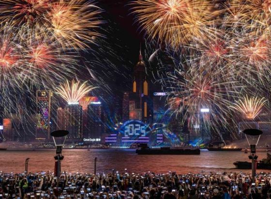 Hong Kong dočekuje 2026. bez vatrometa, nakon najsmrtonosnijeg požara posljednjih decenija