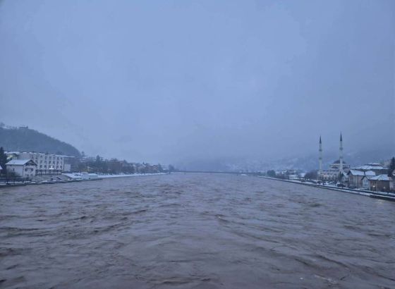 Drina se u Goraždu izlila na više lokacija, vodostaj od jutros u opadanju