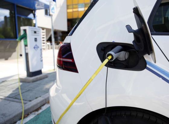 Prodaja električnih automobila u Velikoj Britaniji dostigla rekord u 2025. godini