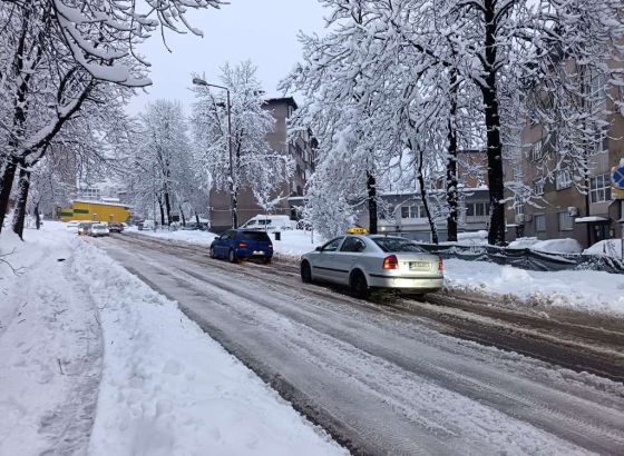 Stanje na putevima u BiH otežano, posebno u zapadnim i planinskim krajevima