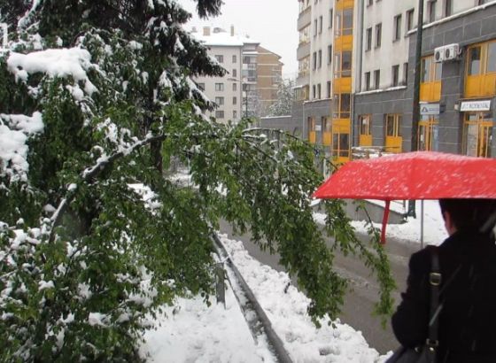 Jutros je pretežno oblačno vrijeme sa slabim snijegom