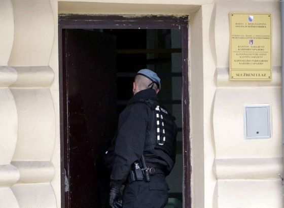 Tri osobe osuđene na ukupno 12 godina zatvora za razbojništvo u zlatarskoj radnji u Saračima