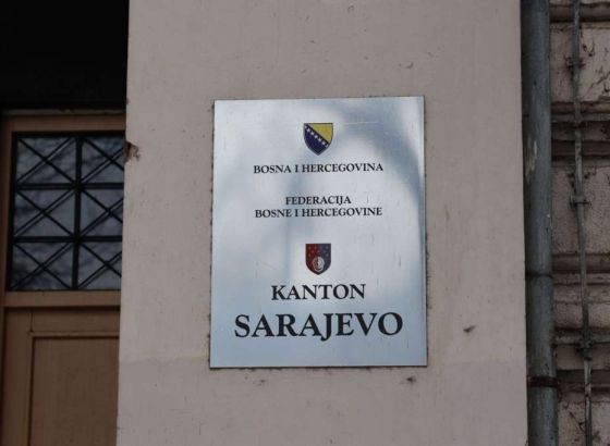 Uk razgovarao s upraviteljima zgrada o uklanjanju ledenica s krovova