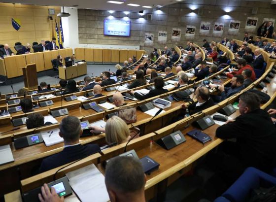 Premijer tvrdi da je budžet FBiH stabilizirajući, opozicija kaže da nema razvojnu komponentu