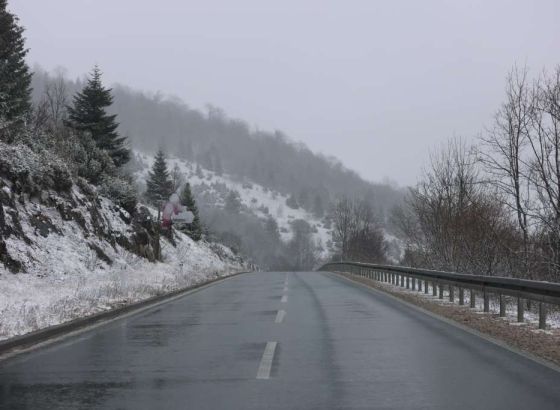 Oprez zbog magle, odrona i poledice