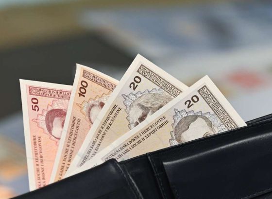 Prosječna neto plata u BiH u novembru iznosila 1.600 KM, najplaćeniji IT sektor