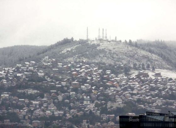 Sutra u BiH umjereno do pretežno oblačno vrijeme sa slabom kišom, na planinama slab snijeg