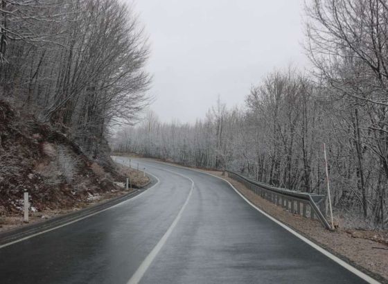 Uslovi za vožnju uglavnom dobri, oprez zbog magle i odrona