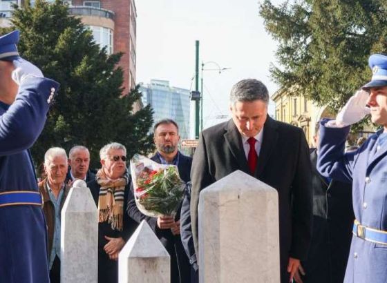 Bećirović odao počast Nijazu Durakoviću