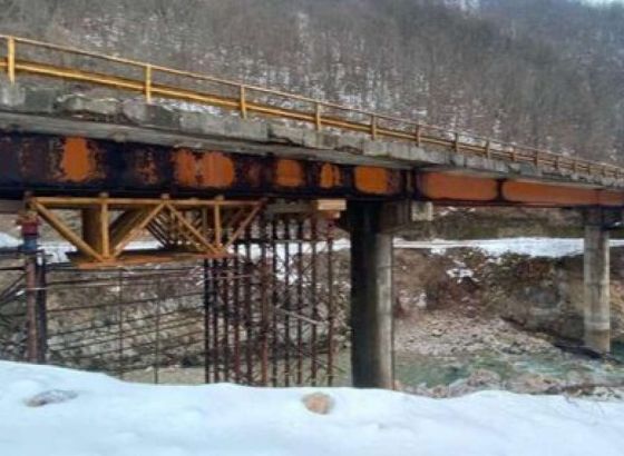 Bojimo se tragedije, poručuju građani: Stanje na magistralnom putu Rogatica-Ustiprača alarmantno