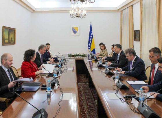 Komšić i Bećirović primili specijalnu britansku izaslanicu za zapadni Balkan