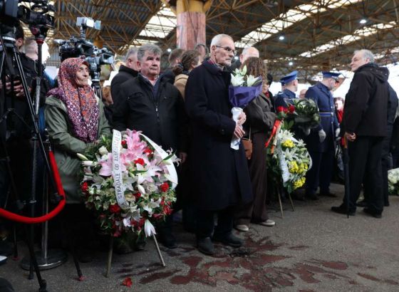 Markale 32 godine poslije: Sarajevo se s bolnim sjećanjem poklonilo žrtvama