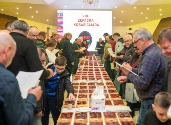 Žepačka kobasicijada okupila proizvođače iz BiH i regije, prikupljeno 17.600 KM u humanitarne svrhe