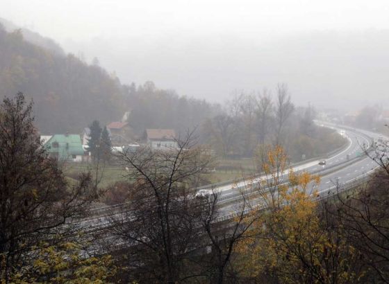 BIHAMK - Magla na pojedinim dionicama, odroni i dalje opasnost na dionicama kroz usjeke