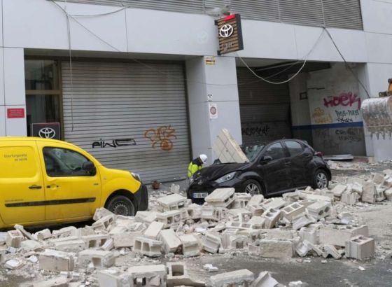 Snažna oluja pogodila Barcelonu, jedna žena preminula nakon rušenja krova