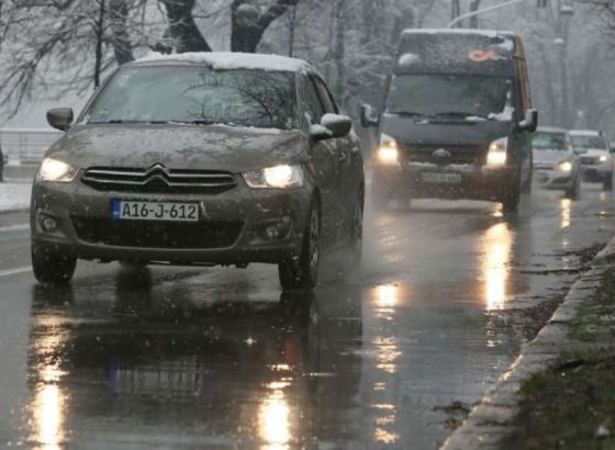 Upozorenje vozačima: Otežan saobraćaj širom BiH zbog lošeg vremena