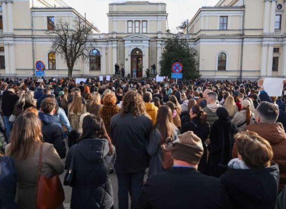Obustavljen saobraćaj u oba smjera na relaciji Zemaljski muzej BiH - Marijin Dvor zbog protesta