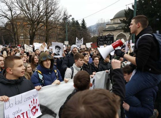 Završen protest u Sarajevu - Istaknuta četiri zahtjeva, sutra novi protest