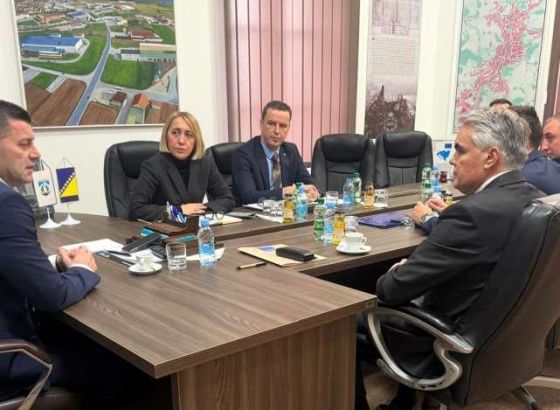 Ministrica Pozder sa direktorima Bevandom i Memićem u posjeti Gračanici
