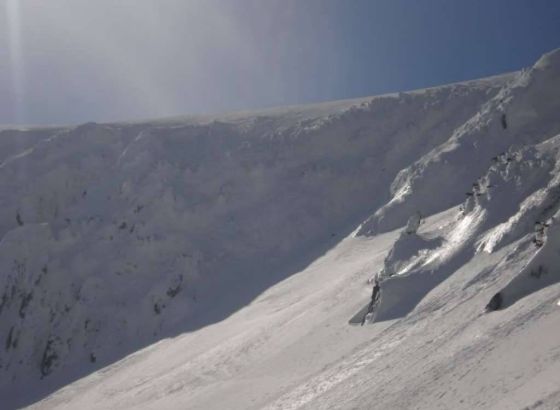Deset skijaša nestalo, najmanje šest zarobljeno u lavini u Kaliforniji
