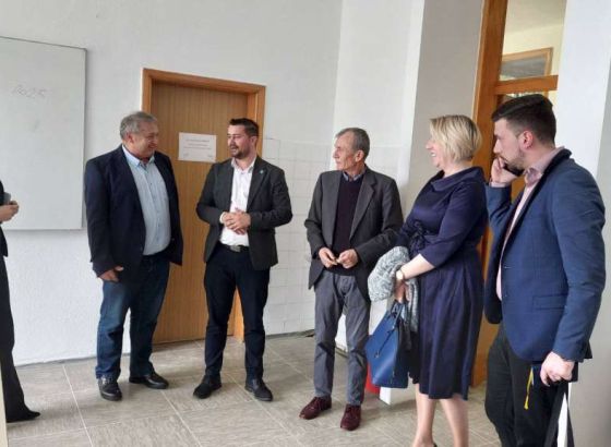 Prosvjetari i vlasti u USK-u u sporu zbog plata i pravilnika o napredovanju