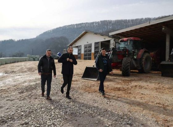 Podrška domaćoj proizvodnji - Ministar Čajić posjetio uspješne farme u Visokom