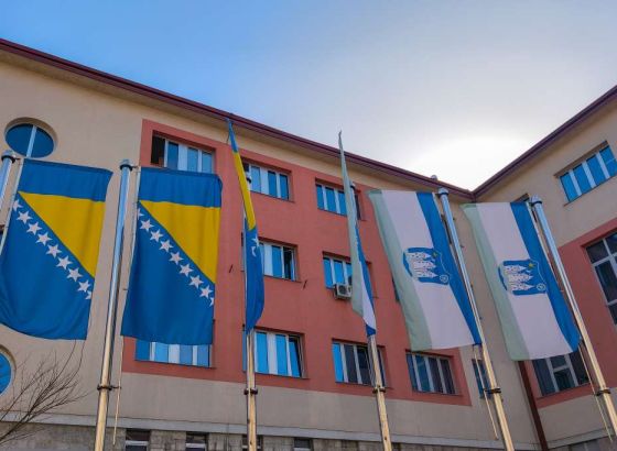 U Bihaću će ukidaju privilegije političkim strankama pri zakupu gradskih prostora
