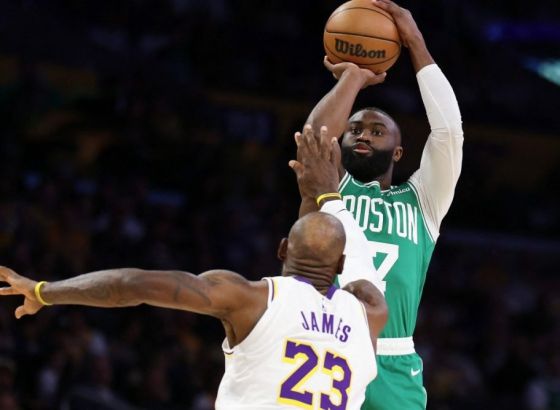 Celticsi uvjerljivi protiv Lakersa u Los Angelesu, James ispisao novu stranicu NBA historije