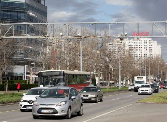 Na većini putnih pravaca saobraćaj bez zastoja i vanrednih ograničenja, oprez zbog magle i odrona