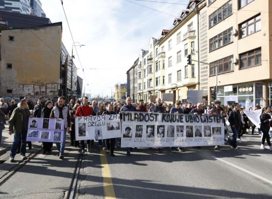 Današnji protesti u Sarajevu završeni, poručeno da nema odustajanja dok pravda ne bude zadovoljena