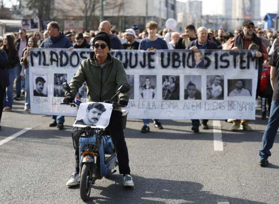 Nastavak protesta u Sarajevu: Manji broj okupljenih, poručuju da će istrajati u svojim zahtjevima