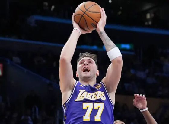 Sjajni Dončić nedovoljan Lejkersima, Čikago vezao 11. poraz, San Antonio 11. pobjedu