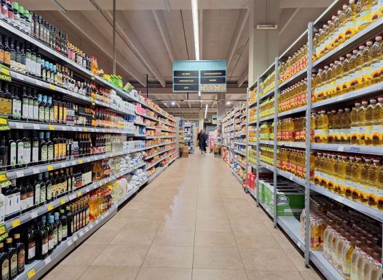 Praznici podižu potrošnju u BiH - Građani troše više na hranu, poklone i usluge, često uz zaduživanje