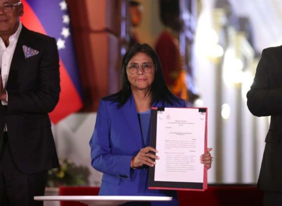 SAD pojačavaju pritisak na Venecuelu prijeteći optužnicom protiv nove liderke Delcy Rodríguez