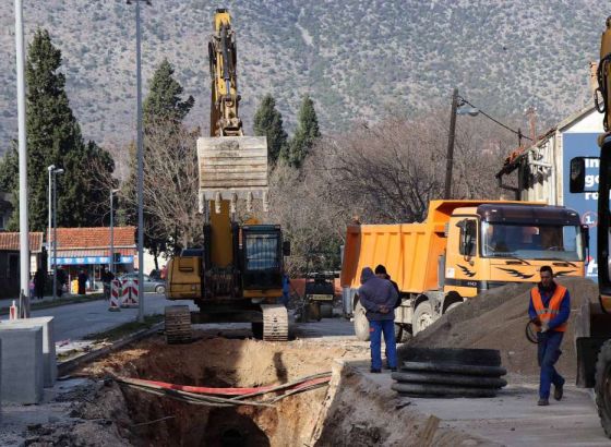 Kraći zastoji na dionicama gdje se izvode sanacioni radovi, u višim planinskim predjelima magla