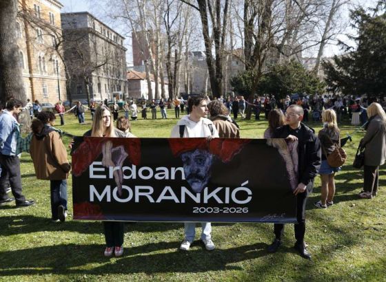Nekoliko stotina građana na protestu ispred zgrade Kantona Sarajevo