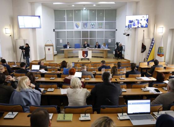 Skupština KS: Opozicija tražila raspravu samo o ostavci premijera, većina odbila prijedlog