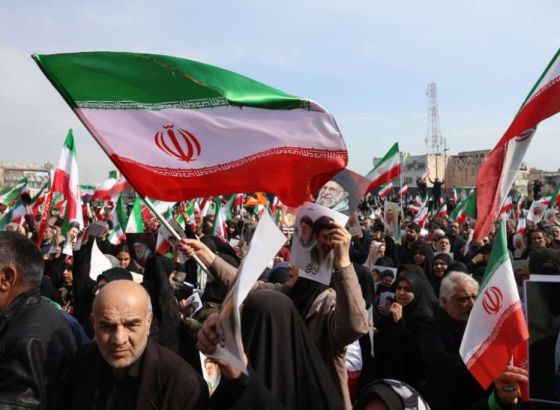 Iran tvrdi da će naftna blokada trajati do prestanka napada, Trump prijeti eskalacijom udara