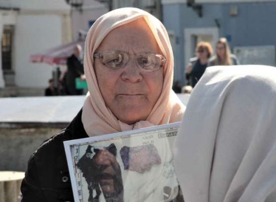 Majke Srebrenice na Trgu slobode u Tuzli: Još tražimo naše najmilije, nećemo odustati