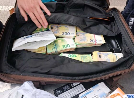 Više od 370.000 eura neprijavljenog novca pronađeno skriveno u jakni na granici Srbije i Bugarske