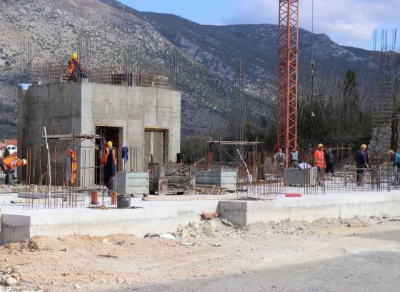 IMAMO IH I MI: Strani radnici sve traženiji – najviše konobari, kuhari, čistači i tesari