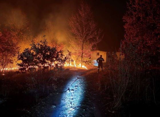 Požar iznad Ljutoga Doca stavljen pod nadzor, prijetio lovačkim kućama