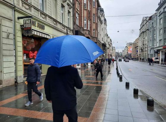Sutra oblačno sa slabom i povremenom kišom, na planinama sa snijegom