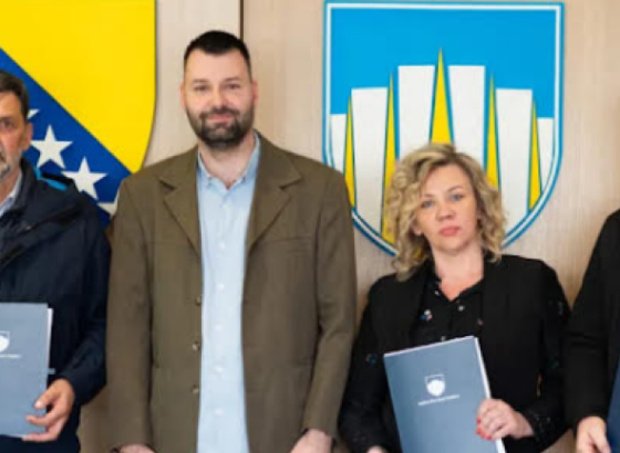 Potpisani ugovori za uređenje trgova i javnih površina i urbani mobilijar u općini Novi Grad