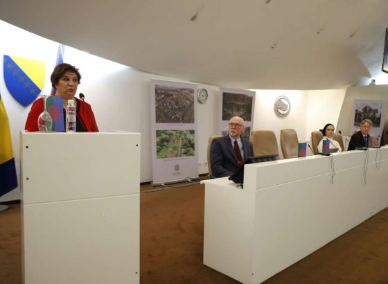 Romi u BiH i dalje bez priznanja i pravde - Predstavljen izvještaj o sistemskom stradanju 1992-1995.