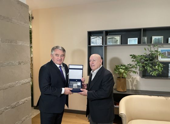 Komšić uručio Povelju Kulina bana Emilu Šuštaru, kao priznanje za izuzetnu solidarnost