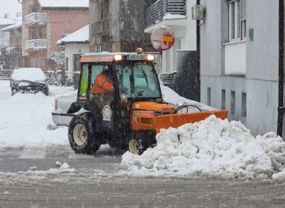 U Bihaću do 30 centimetara snijega, službe na terenu