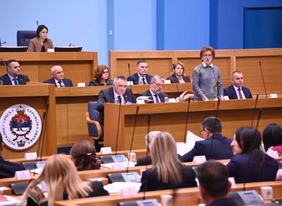 Opozicija u NSRS povećanje plata nazvala milostinjom, Vukanović udaljen sa sjednice