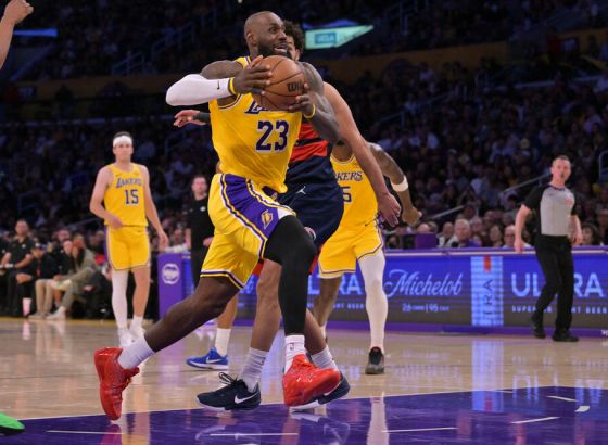 Lebron kao Karim, Vembanjama stigao do najbržeg dabl-dabla, poraz Bostona