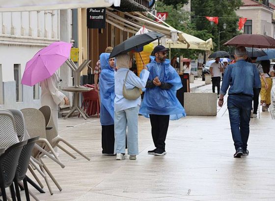 Sutra pretežno oblačno vrijeme sa kišom u Bosni i na sjeveru Hercegovine, na planinama snijeg